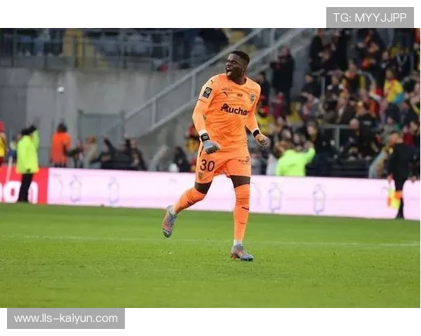 雷恩门将桑巴与前主帅争执,缺席关键战役影响防线